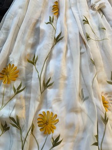 ชุดเลเฮนกาโชลีผ้าจอร์เจตต์เนื้อนุ่มมีประกายวิบวับ ทรงเข้ารูป ยาวคลุมพื้น พิมพ์ลายดิจิทัลลายดอกไม้ สำหรับงานปาร์ตี้และงานแต่งงานสำหรับผู้หญิง - Product Image 6