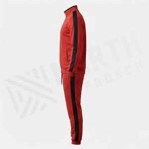Ensemble de survêtement rouge pour homme avec sweat-shirt zippé et pantalon, poches latérales, en polyester respirant, idéal pour l'automne - Product Image 3