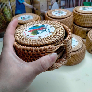 Sous-verre en bambou et rotin naturel fait main, écologique et durable, pour thé et café, TUYET DUNG, motif floral classique, idéal pour les fêtes - Product Image 3
