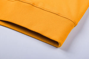 เสื้อฮู้ดผู้ชายสีเบจ ทรงปกติ ผ้าฟลีซโพลีเอสเตอร์ มีกระเป๋าหน้า เหมาะสำหรับฤดูหนาว สไตล์สตรีทแวร์ ระบายอากาศได้ดี - Product Image 4