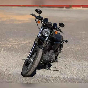 Harley-Davidson Sportster 883 Street Cruiser d'occasion 2015, origine américaine, marque personnalisée, performance agile, conduite fluide, PowerBoost, ChromeFlow - Product Image 2