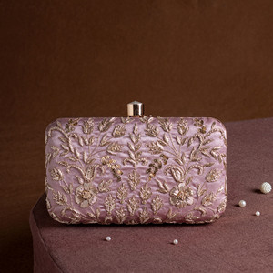 Bolso de mano casual de media luna de seda premium con bordado Zardozi, con perlas y cuentas, hecho a mano, ligero, impermeable, moda nupcial india. - Product Image 1