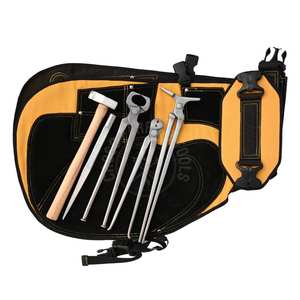 Kit d'outils de fermeur équin avec tablier de fermeur, tire-clous, écarteur de sabots, pince à sabots, marteau de fermeur et extracteur de sabots - Product Image 1
