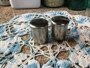 Simple Silver Finished Salt And Pepper Seasoning Set Ideal For Daily <b>Kitchen</b> Use And Dining <b>Table</b> Convenience From India - Product Image 3