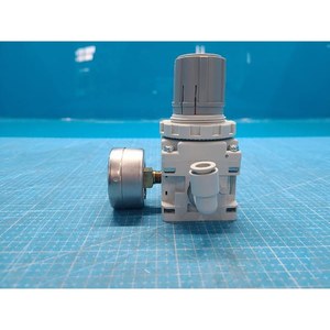 Régulateur de vide SMC IRV20-LC08BG d'occasion – Pièces d'équipement semi-conducteur d'époque - Product Image 3