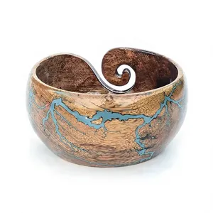 Cuenco Redondo de Madera para Hilos con Patrón de Vetas Azules, Hecho a Mano para Tejer y Hacer Ganchillo, Diseño Simple - Product Image 3