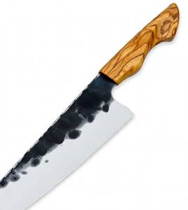Cuchillo de cocina para exteriores con hoja de acero con acabado rústico forjado y mango de madera de olivo - Product Image 3