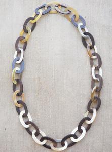 Collar de Cadena de Cuerno de Búfalo MN EXPORTS, Hecho a Mano, Eslabones Ovalados Multicolor, Joyería de Moda de Uttar Pradesh - Product Image 4