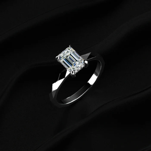 Bague Tesla Cyber Pave avec diamant taille émeraude 1 carat, pure beauté, coupe parfaite pour un look glamour, couleur D-E, clarté VVS-VS, certifiée IGI. - Product Image 3