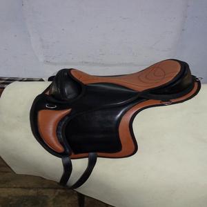 Sillín de Caballo de Cuero Premium de la Mejor Calidad, Impermeable, con Estriberas, Estilo Western, sin Árbol, Duradero, Personalizable, con Árbol de Plástico - Product Image 6
