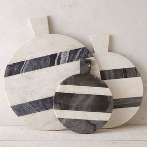 Planche à découper en marbre blanc naturel et bois d'acacia avec poignée pour servir dans la cuisine, plateau à fromages et charcuteries - Product Image 2