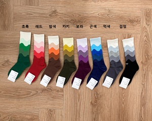 Calzini da donna Deeps Crew in cotone pettinato traspirante, stile classico, con stampa a lettere, lavorati a maglia, per tutte le stagioni - Product Image 1