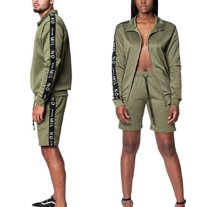 Ensemble deux pièces pour hommes : Survêtement coupe-vent personnalisé avec short de sport et sweat à capuche zippé en nylon - Product Image 1