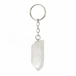 Haute qualité cristal clair naturel colonne hexagonale pierre à la main Point naturel métal porte-clés cristal pierre en gros - Product Image 1