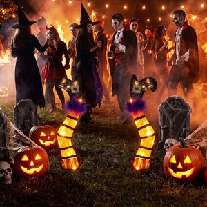 Set di Decorazioni per Halloween con 2 Gambe di Strega Illuminate a Batteria, Altezza 2 Piedi - Product Image 4