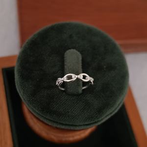Anillo de Plata de Ley 925 con Nudo Infinito y Diamantes Pavé, Regalo Romántico para Mujer, Boda, Compromiso, Promesa - Product Image 2