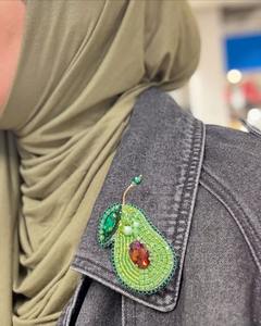 Llavero de tela con cuentas rojas y amarillas con estrellas, hecho a mano, con logo de equipo personalizado, colores brillantes y llamativos, cuentas de primera calidad, a la moda, para mujer - Product Image 5