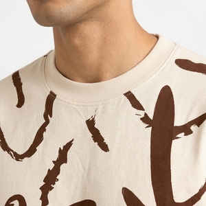 T-shirt graphique beige tendance pour homme avec motif abstrait marron contemporain pour une mode décontractée au quotidien - Product Image 5