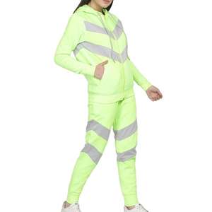 ชุดวอร์มผ้าฟลีซลำลองแฟชั่นสำหรับผู้หญิง พร้อมโลโก้แบบกำหนดเอง ชุดเซ็ต 2 ชิ้น เสื้อครอปท็อปมีฮู้ด กางเกงจ็อกกิ้งขายาวถึงข้อเท้า - Product Image 3