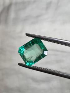 Vente en gros de pierres précieuses vertes en émeraude colombienne naturelle de 1,78 ct, forme octogonale, pierre de qualité supérieure pour bagues, pendentifs, bijoux - Product Image 3