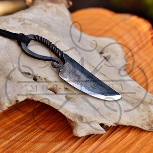 Pequeño colgante de cuchillo vikingo viene con cordón para joyería. - Product Image 3