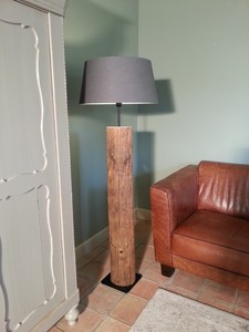 Lampadaire Tronc d'Arbre Rustique en Bois Naturel avec Abat-jour en Tissu Gris – Idéal pour Salon, Chambre, Coin d'Intérieur Style Ferme - Product Image 5
