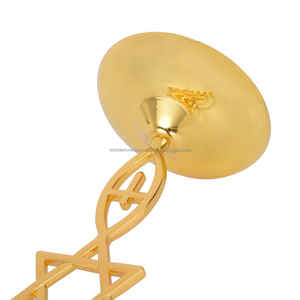 Bougeoir Menorah de qualité supérieure en laiton massif candélabre design en relief pour la décoration de la maison Look incroyable disponible - Product Image 5