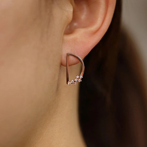 Pendientes de Oro Rosa de 14K con Diamante Geométrico de Corte Brillante Cultivado en Laboratorio - Product Image 1