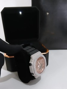Reloj Analógico-Digital de Lujo con Pedrería, Esfera Dorada Rosa de 43 mm, Correa de Silicona, Resistente al Agua 20 BAR, Unisex - Product Image 2