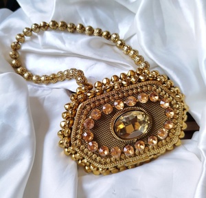 Bolso de Mano Tipo Clutch de Media Luna con Cierre de Metal y Patrón Geométrico Hecho a Mano de Lujo |   Vestido de Novia de Diseñador para Mujer, para Boda o Fiesta - Product Image 2