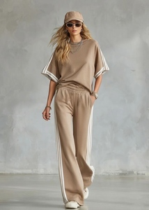 Conjunto Casual Beige para Mujer, Camiseta Holgada y Pantalones Anchos - Product Image 2