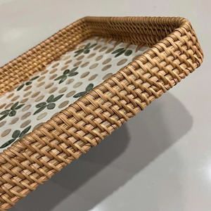 Plateau de service en rotin tressé à la main avec incrustations de nacre, plateau de table basse, plateau décoratif carré blanc et vert à fleurs - Product Image 3
