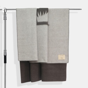 100% Mongolian Yak Down Blanket <b>Super</b> <b>Soft</b> Eco-friendly Winter Warm Luxury Custom Blanket 150*200cm - Product Image 1