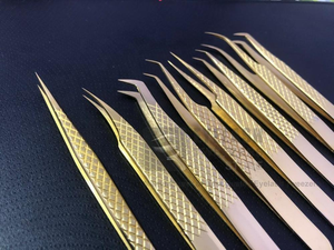 Pince à épiler pour extensions de cils en acier inoxydable japonais plaqué or avec logo personnalisé, pince à épiler diamantée à forte adhérence testée à la main avec logo personnalisé - Product Image 4