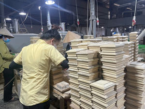 Interchangeable <b>Stair</b> Caps Pine Staircase Components <b>Stair</b> <b>Parts</b> Eco-Friendly & Durable Low MOQ for any Staircase - Product Image 5