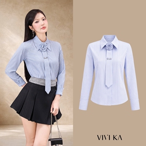 เสื้อเชิ้ตผู้หญิงลายทางสีน้ำเงิน ระบายอากาศได้ดี พร้อมเนคไทถอดได้ ประดับดอกไม้ แขนยาว ตัดเย็บอย่างดี ผ้าคอตตอนผสม - Product Image 1