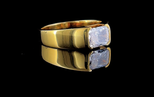 Bague de luxe pour homme en or avec diamant de laboratoire taille émeraude, style signet moderne, bijoux fins sur mesure - Product Image 2