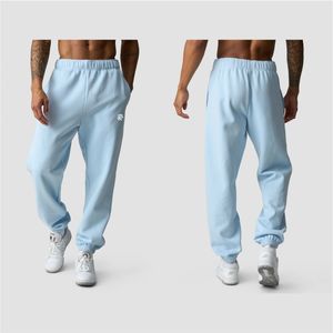 Pantalones deportivos de algodón orgánico Arctic Blue con bolsillos laterales abiertos, cintura ajustable con cordón, longitud completa con puños en las piernas. - Product Image 4