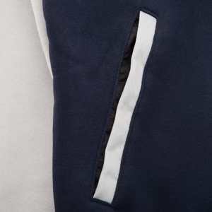 Chaqueta Varsity Negra con Gráficos de Esqueleto Crema en las Mangas y Parche con Letras, Logotipo Personalizado - Product Image 5