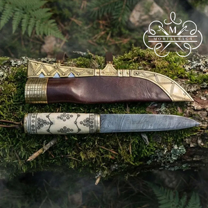 Couteau de chasse multifonction léger à lame fixe MORTAL SAGA en acier inoxydable Damas fait main, manche en bois de rose - Product Image 1