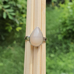 Anillo de compromiso de piedra lunar blanca Original de Sri Lanka de Plata de Ley 925 de lujo para mujer, piedra natal de moissanita única hecha a mano - Product Image 4