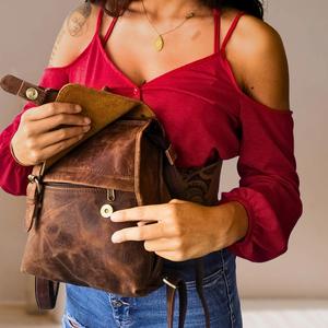 Práctica Mochila Mini para Portátil de Cuero Genuino, Bolso Pequeño de Cuero Real, Mochila de Viaje de Lujo para Mujer, Personalizada LMBP-0023 - Product Image 6