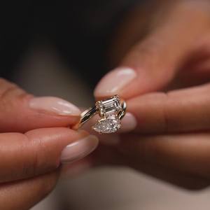 Bague Toi Moi en or massif 14 carats avec diamant de laboratoire de luxe taille poire et émeraude de 2,01 carats pour femme, cadeau de fiançailles ou de promesse pour les amoureux - Product Image 3