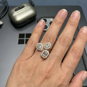 Anillo de oro amarillo con diamantes de corte esmeralda, ovalado y en forma de pera |   Diseño Solitario de Lujo con Múltiples Formas |   Elegante Joyería Fina, Regalo de Compromiso - Product Image 1
