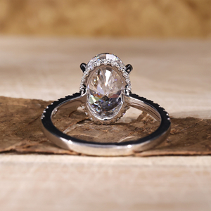 แหวนหมั้นเพชรโมอิสซาไนต์ทรงวงรีประดับเพชรแบบฮาโล วงแหวนทอง 14K ชุบทอง ประดับเพชร ได้รับการรับรองจาก IGI แหวนแต่งงานสุดหรู - Product Image 2