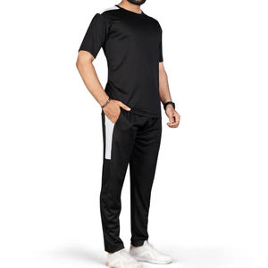 ชุดเซ็ตเสื้อยืดแขนสั้นและกางเกงวอร์มแบบลำลองสำหรับผู้ชาย ดีไซน์ตัดต่อสีที่ไหล่ สไตล์สปอร์ต - Product Image 1