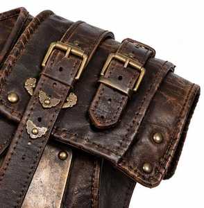 Gilet en cuir véritable pour homme avec rivets métalliques, épaulettes, sangles à boucles, veste de motard - Product Image 5