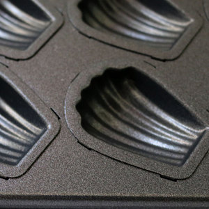 Molde para hornear de 6 cavidades para mini madeleines, antiadherente con revestimiento de PTFE, de acero al carbono, con forma de concha, negro, apto para horno, para el hogar y la cafetería. - Product Image 3