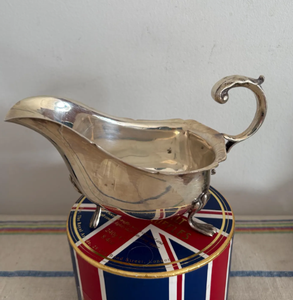 Soupière vintage en métal poli avec poignée courbée, couleur argent, pour table à manger, poignée décorative en acier inoxydable - Product Image 3