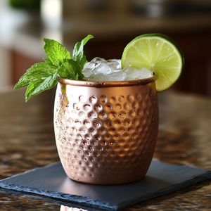Verres en cuivre pour la décoration intérieure, élégants gobelets en métal pour l'eau, les jus et les cocktails, durables et réutilisables. - Product Image 5